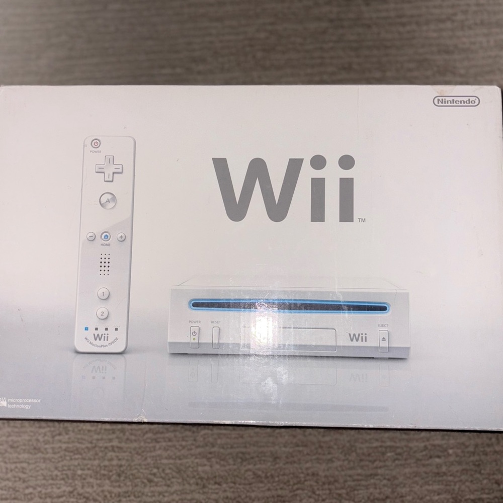 White Nintendo Wii System in Original Box